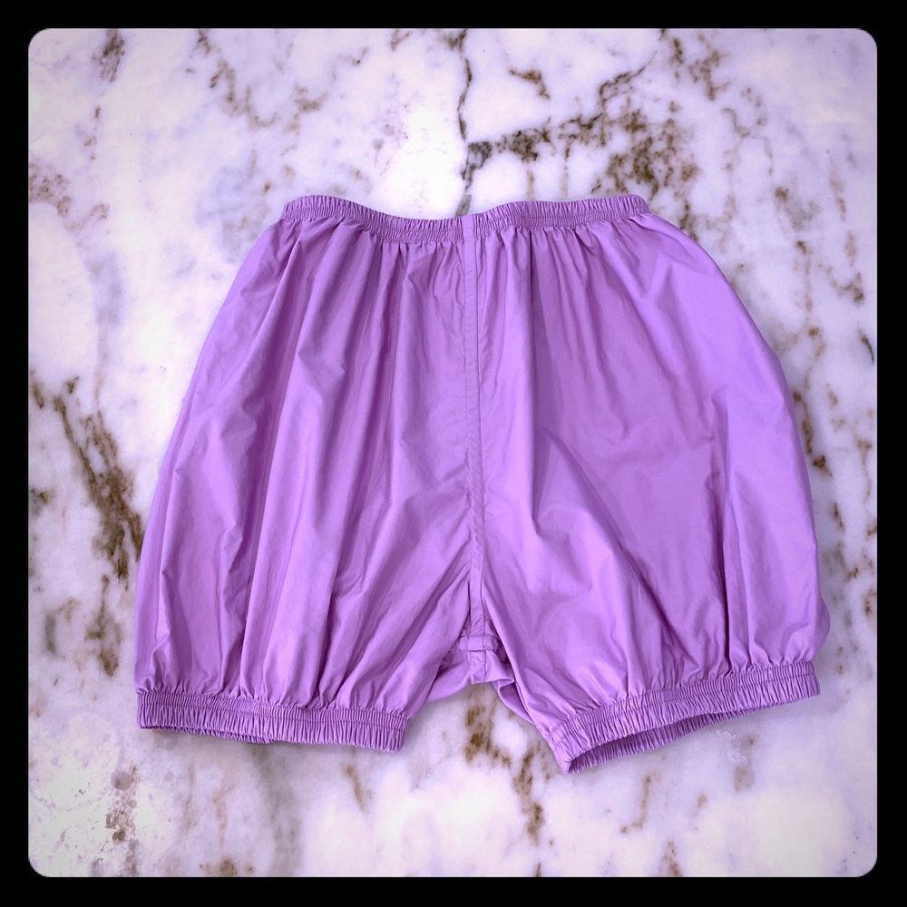 Bullet Pointe Shorts